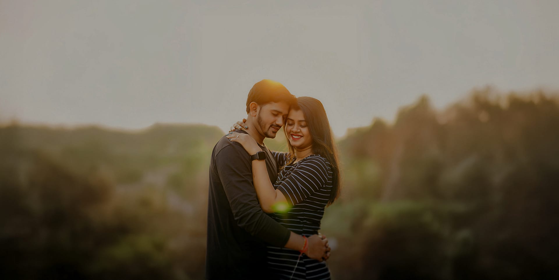 Natural Love - Capturing genuine emotions in scenic outdoor setting